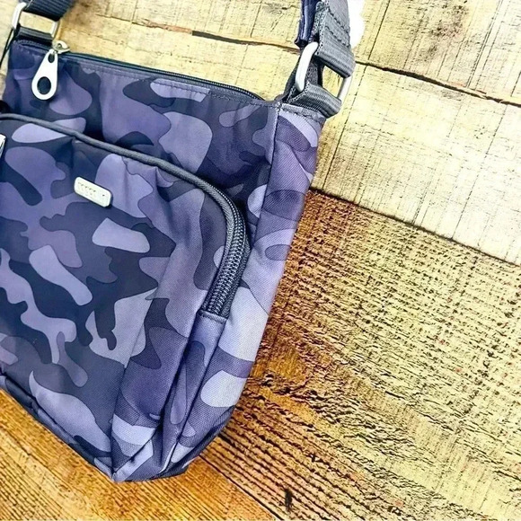 NWT Camouflage Baggallini Joey Bagg Crossbody - Picture 6 of 11